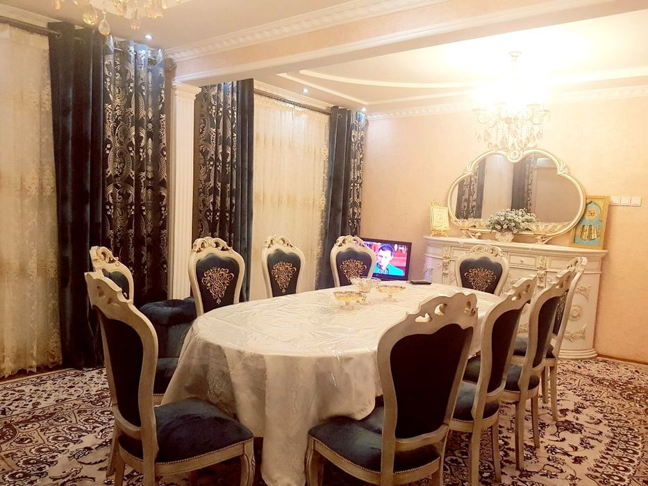 Продам столы -стулья из 100% дерева. Почти новое