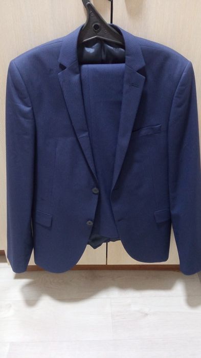 Продам мужской костюм