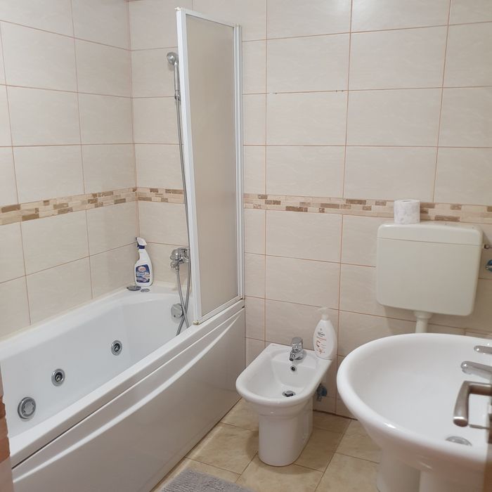 Vând apartament cu două camere