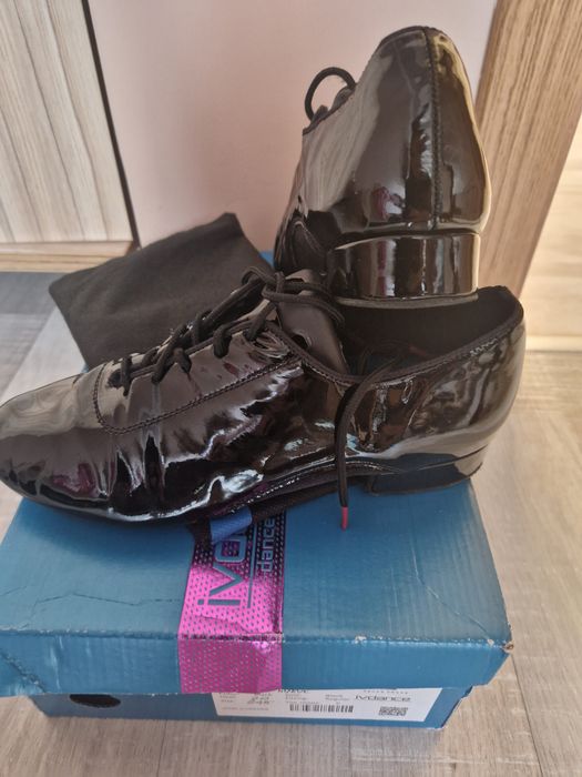 Обувки за спортни танци