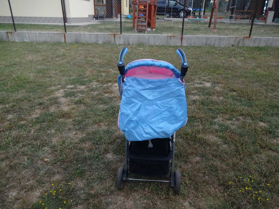 Лятна количка Pink-Blue-G в идеално състояние, лека, удобна, сгъваема