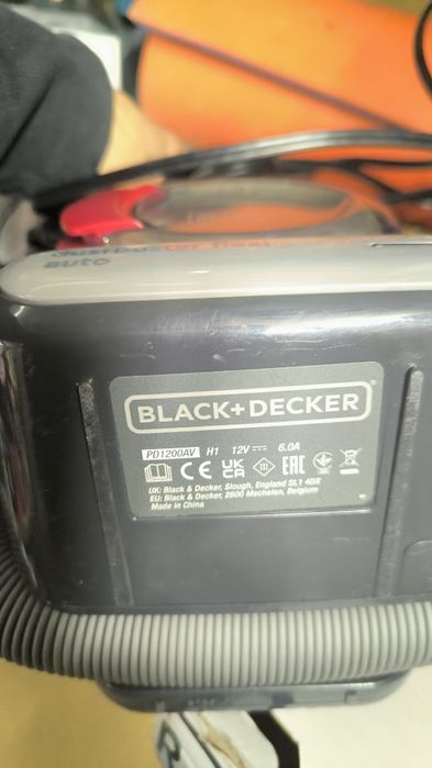 Vând  aspirator  Black & Decker 12V