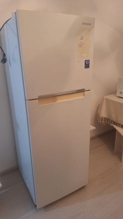Холодильник Samsung