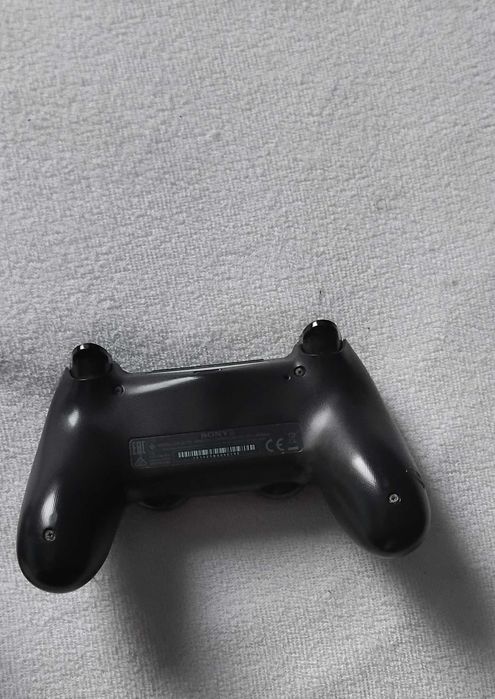 Продавам PS4 slim