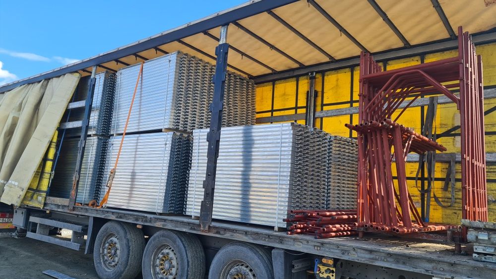 Vanzare schela metalica second cu garduri noi