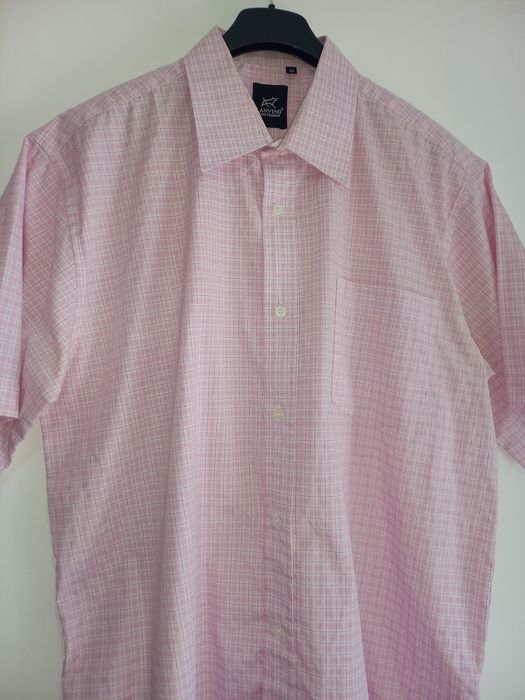 Camasa barbati marca LanVino marimea 43-44 sau XL-XXL stare perfecta
Compozitie 80 % bumbac 20 % poliester
Dimensiuni
- latimea intre umeri 50 cm
- la