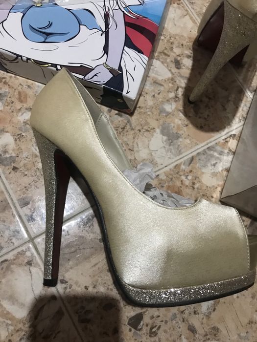 Обувки на ток