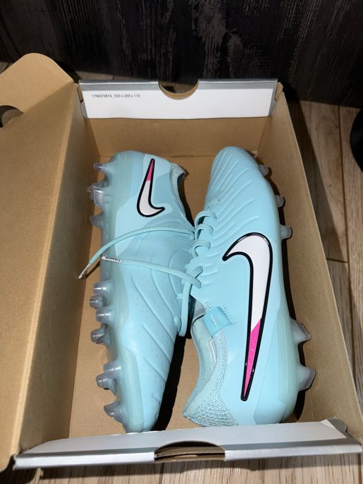 Продам новые оригинальные бутсы Nike Tienpo 43его размера