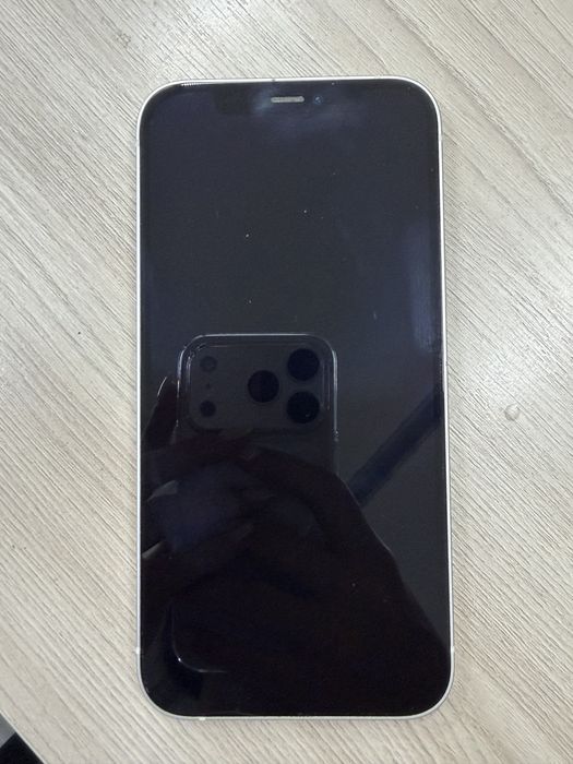 Срочно продам Айфон 12
