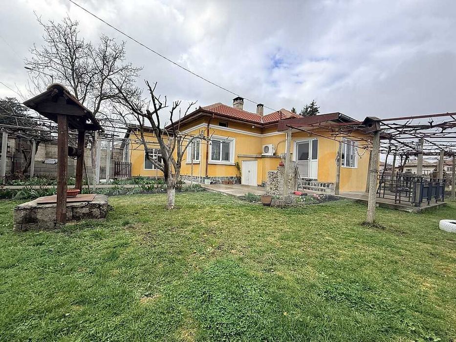 Едноетажна къща в град Генерал Тошево