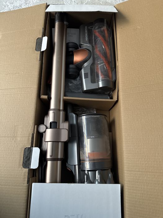 продается беспроводной пылесос 2-3 раза пользовалься хорошо работает