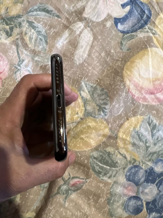 Продавам  iphone x 64 gb черен