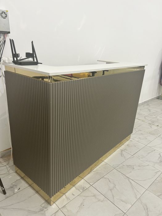 Ресепшен стойка