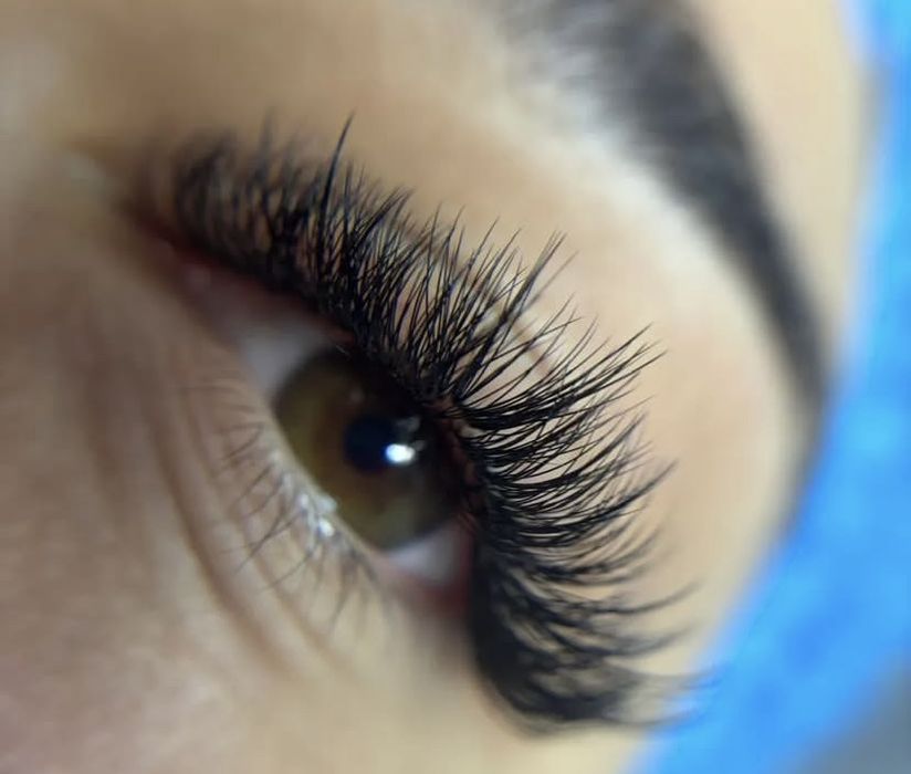 Маникюр и наращивание ресниц