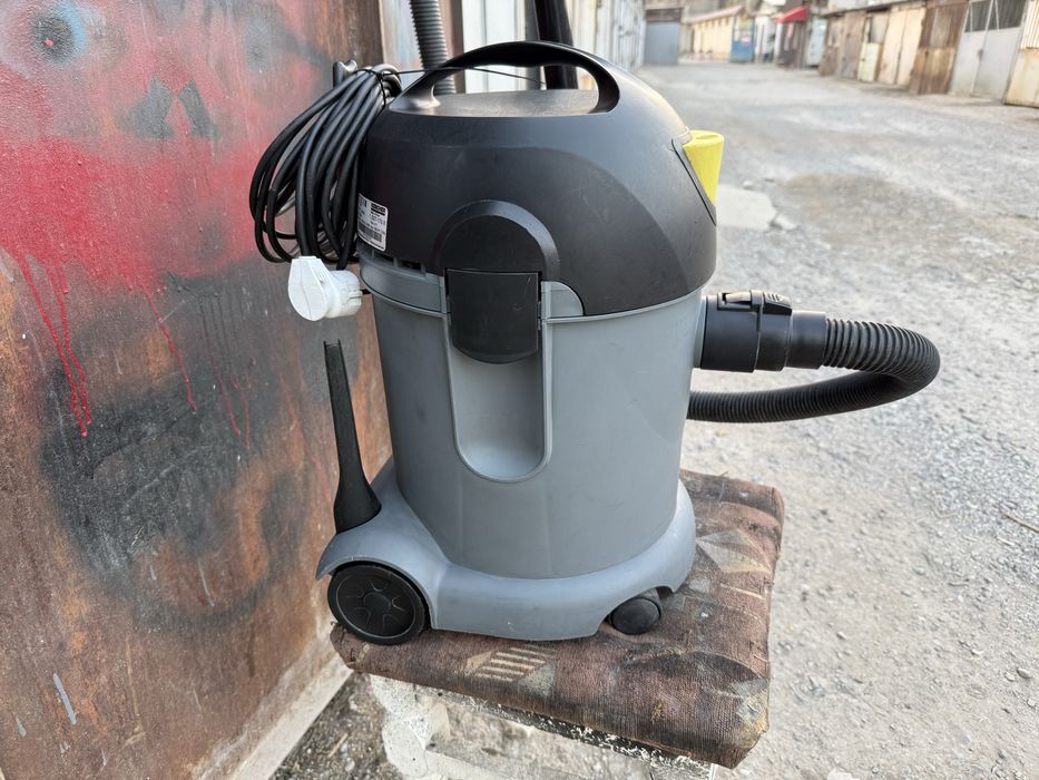 * Karcher T 14/1 Classic не большой очень удобный мощный пылесос