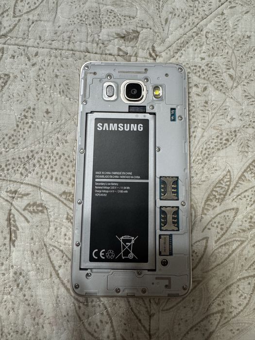 Смартфон Galaxy J5 (2016)