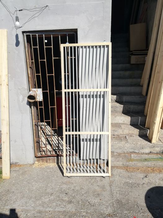 Ușa culisanta porumbei
