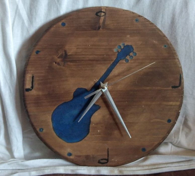 Стенни Часовници от Дърво и Епоксидна Смола