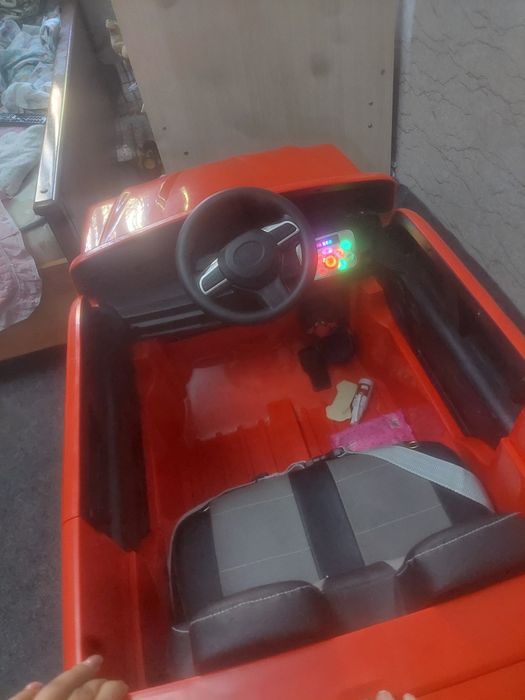 Bolalar moshinasi pultli