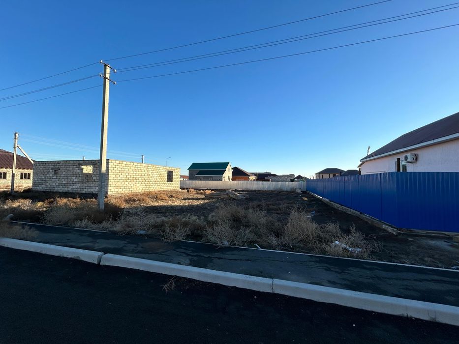 Участок земли с недостроенным домом