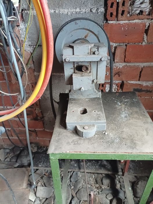 Преса за студено пресоване