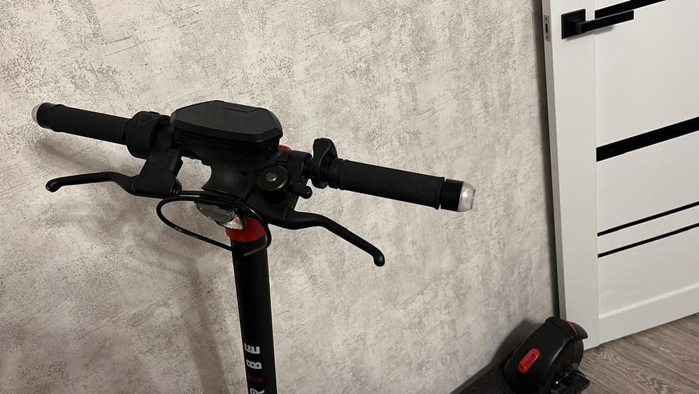 Электро самокат TRIBE черный