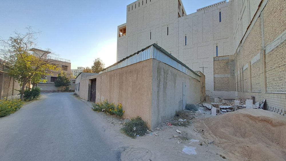 Binolar sotiladi  shaxar markazida.Бинолар сотилади шахар марказида.