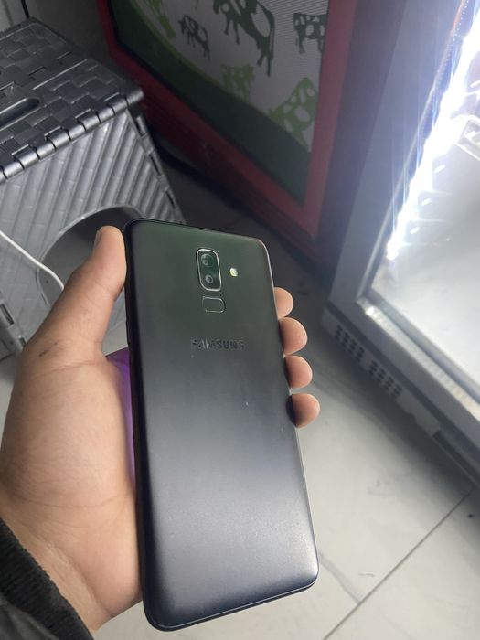 Samsung Galaxy J8