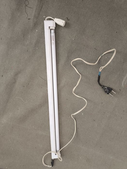 Настольная лампа, фотоаппарат,модем