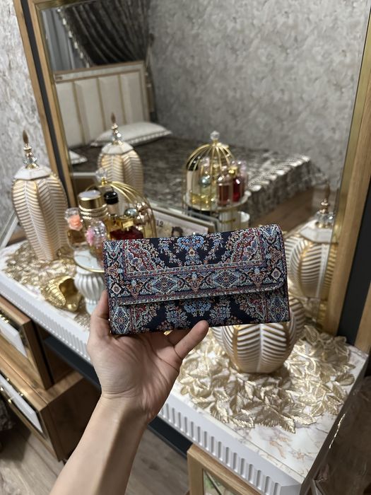 Кошелен новый очень красивый