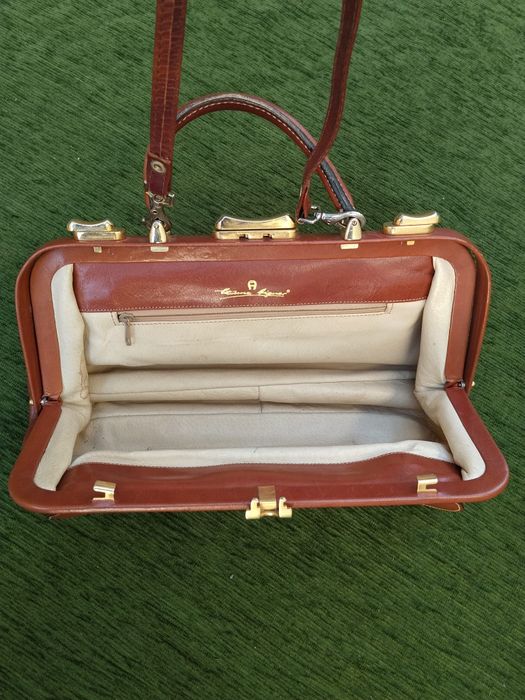 Vând geanta piele Aigner!