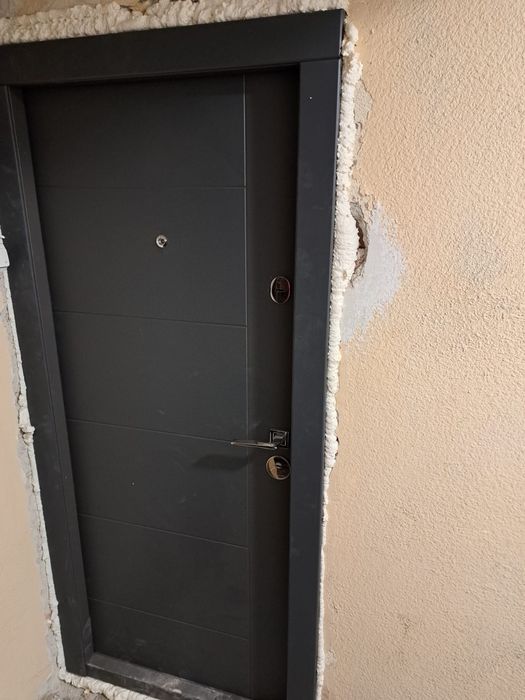 Montaj uși metalice tâmplărie pvc deblicari usi