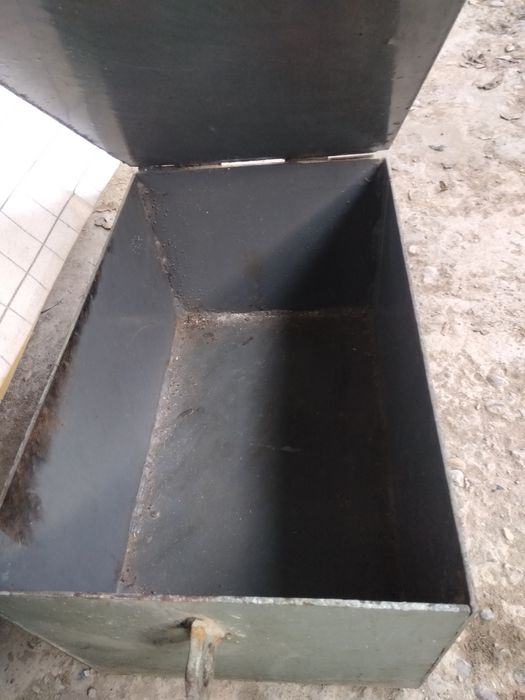 Сейф ящик железный