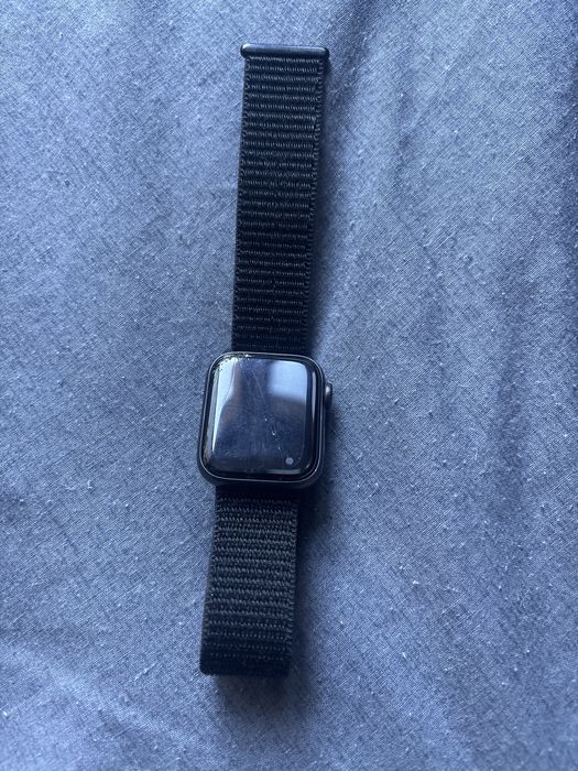 Apple watch SE.
