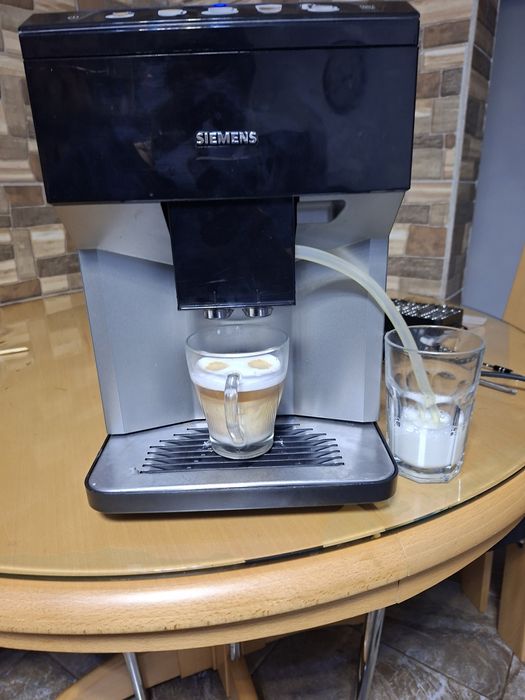 Aparat cafe siemens eq500 si saeco incanto deluxe