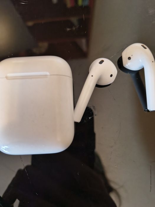 Оригинални Apple AirPods 2 — Бели (Отлично състояние)