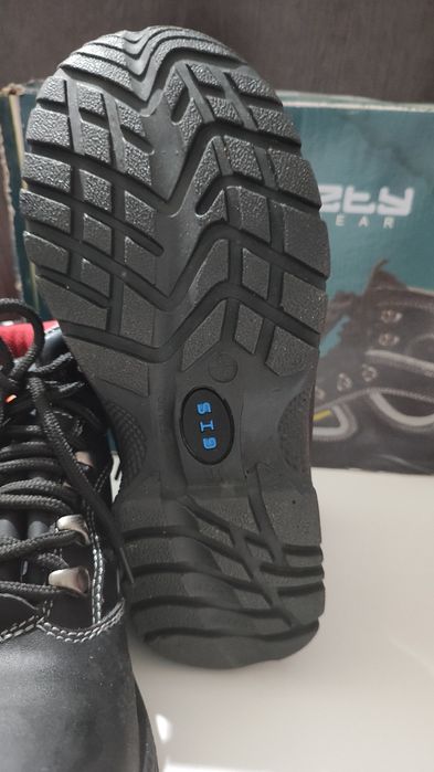 Продается новая спец.обувь