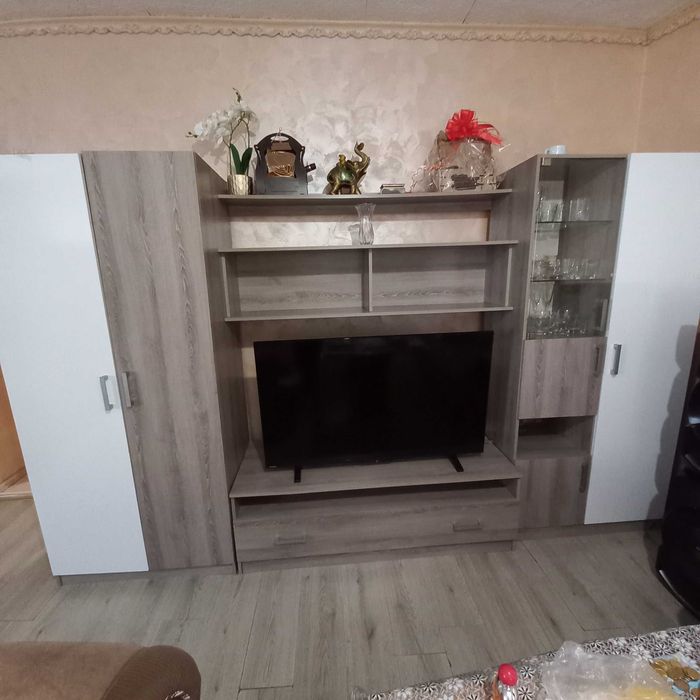 Секция с гардероб