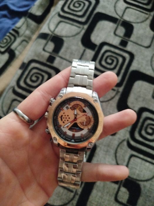 Продаю часы  в отличном состоянии