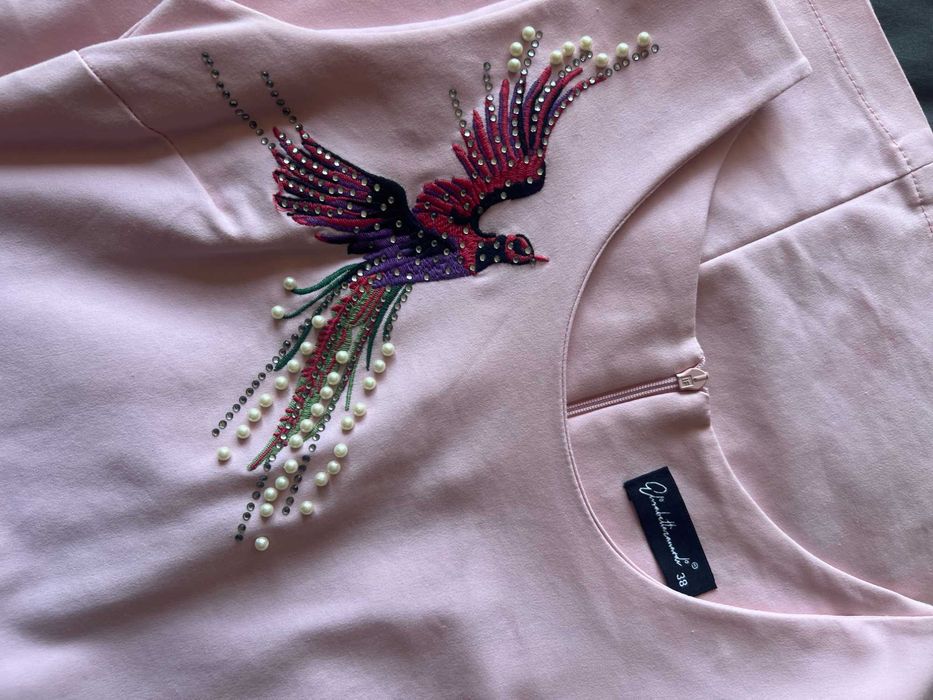 Страхотна рокля с бродерия в бледо розово и лилаво