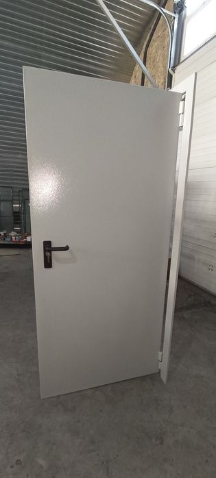 Дверь металлическая неутепленная