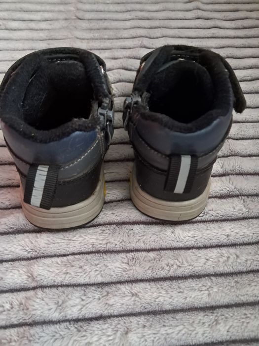 Продам детские ботиночки