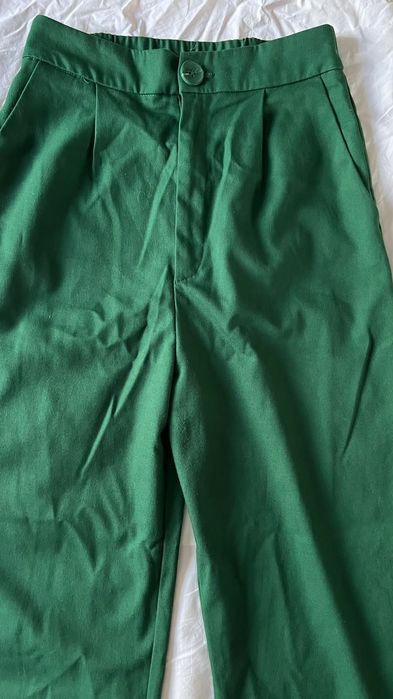Pantaloni largi verzi Stradivarius