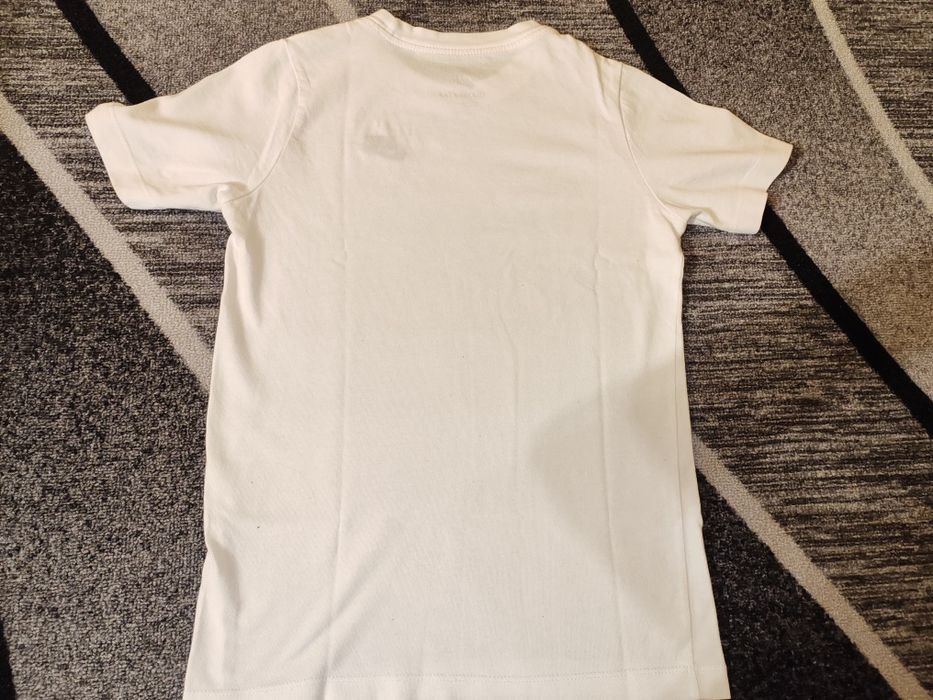 Tricou Nike nou.