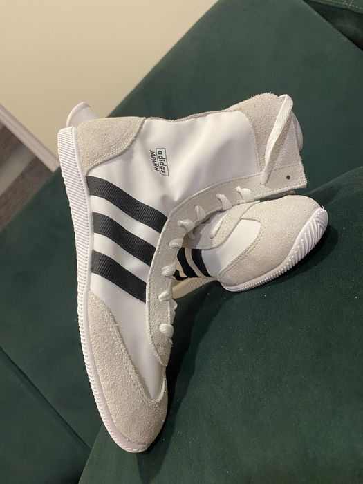 Чисто нови, оригинални кецове Адидас