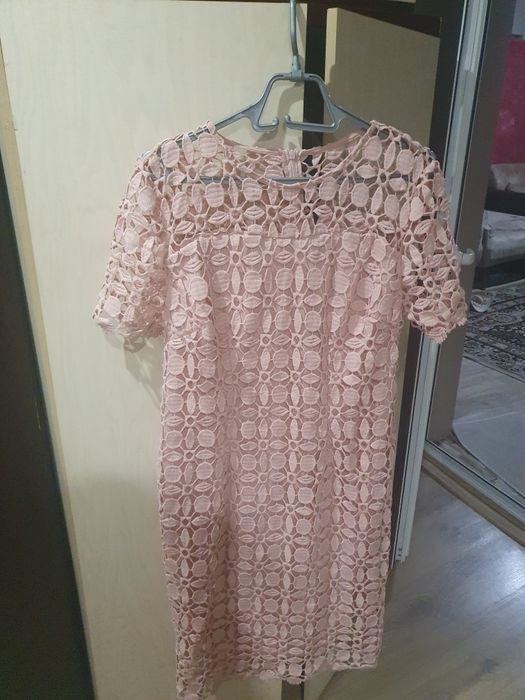 Здравейте, продавам рокля в цвят пепел от рози