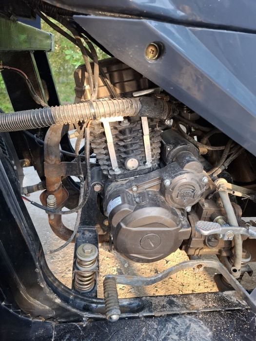 Uragan motosikl sotiladi