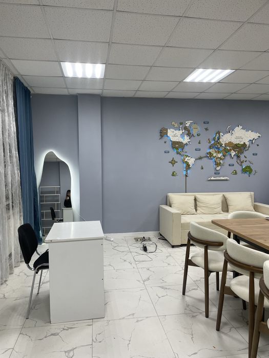 Диван стол стуля карта мира