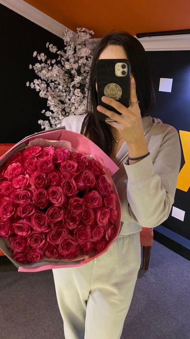 51шт свежие розы