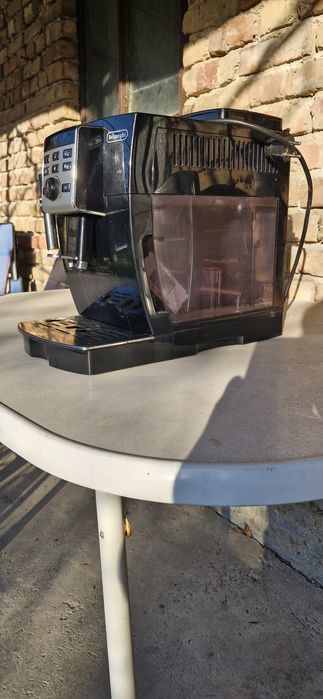 Продавам кафе автомат Делонги